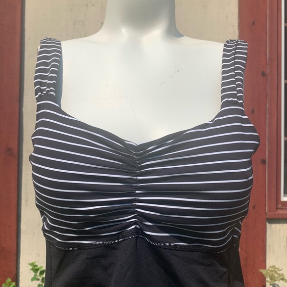 Lululemon Aria Tank II size 8 - Picture 3 of 8